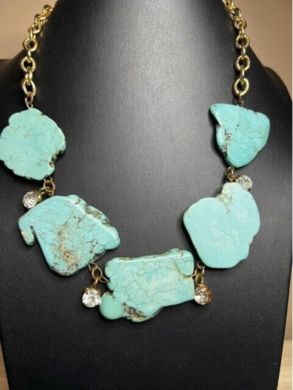 B7201 Turquoise Blue Magnesite Chunky Statement Necklace GoldTone Rhinestone 22"